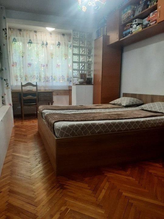 Apartament 4 camere - CENTRALA PROPRIE - BLOC ANVELOPAT - zona TITAN