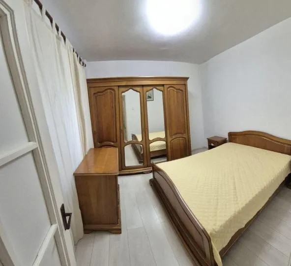 Apartament 2 camere- decomandat-zona Drumul Taberei
