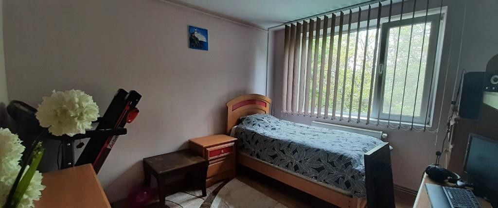 Apartament 4 camere - DECOMANDAT - zona DRUMUL TABEREI