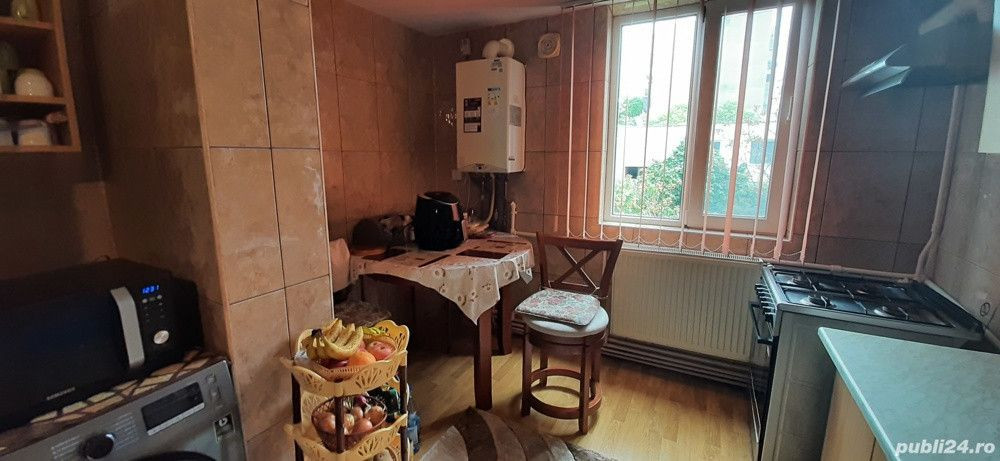 Apartament 4 camere - DECOMANDAT - zona DRUMUL TABEREI