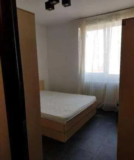 Apartament 3 camere - decomandat- zona Tineretului 