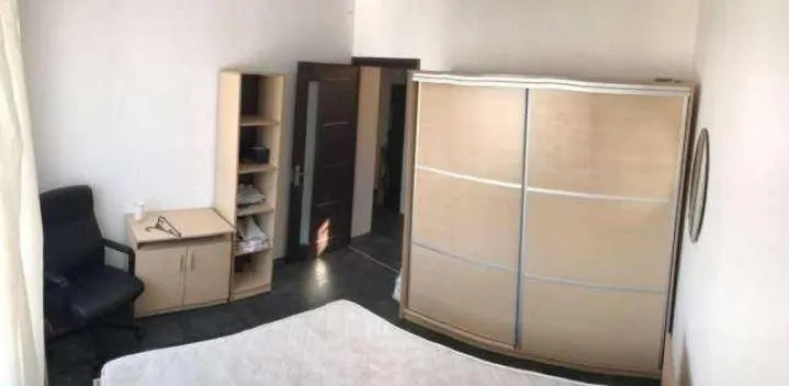 Apartament 3 camere - decomandat- zona Tineretului 