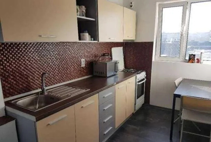 Apartament 3 camere - decomandat- zona Tineretului 