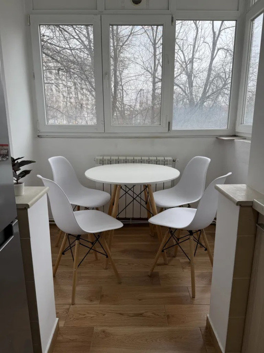 Apartament 3 camere  decomandat – zona Titan - 1 Decembrie