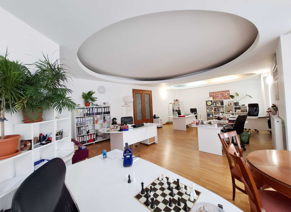 Apartament exclusivist 4 camere-decomadat-zona Primăverii