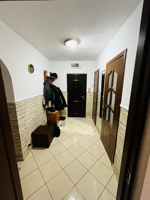 Apartament 3 camere cu centrala proprie 