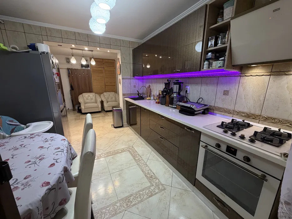 Apartament 4 camere Piata Berceni