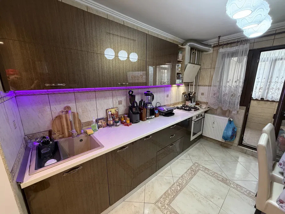 Apartament 4 camere Piata Berceni