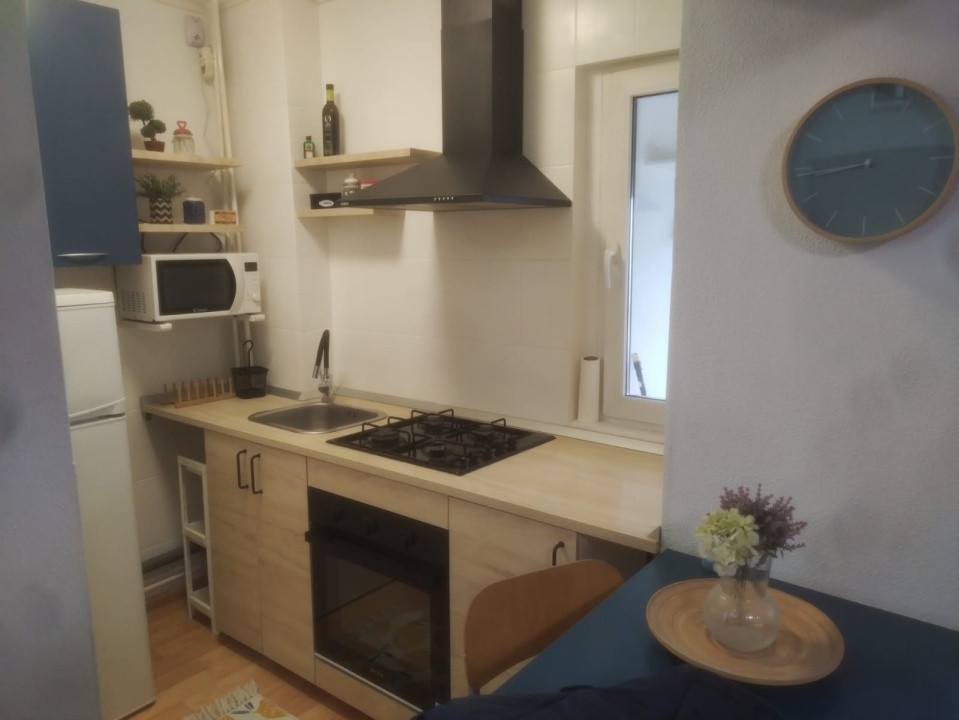 Garsoniera de vanzare - zona  Piata Victoriei