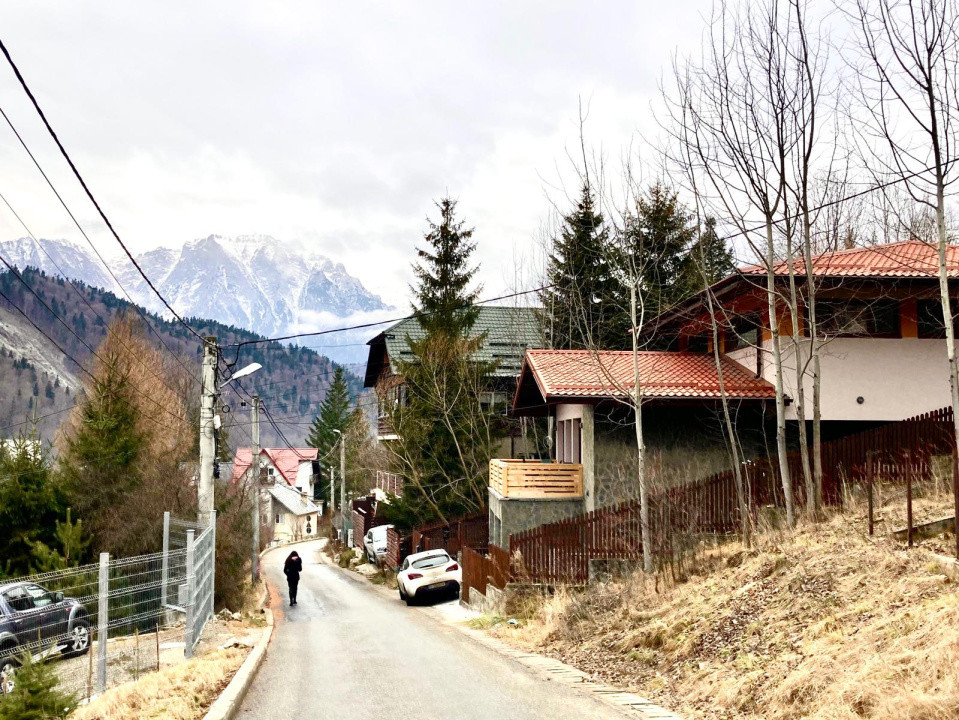 Vilă spațioasă -7 camere-vedere panoramică-Azuga