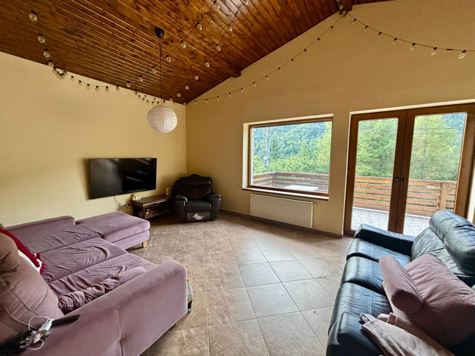 Vilă spațioasă -7 camere-vedere panoramică-Azuga