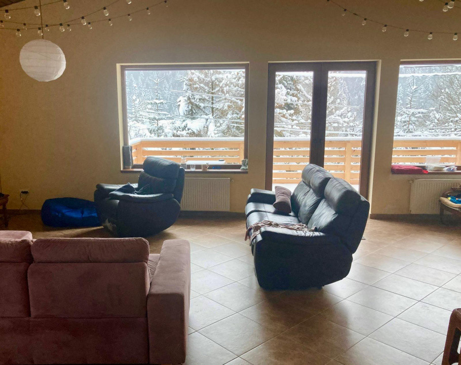 Vilă spațioasă -7 camere-vedere panoramică-Azuga