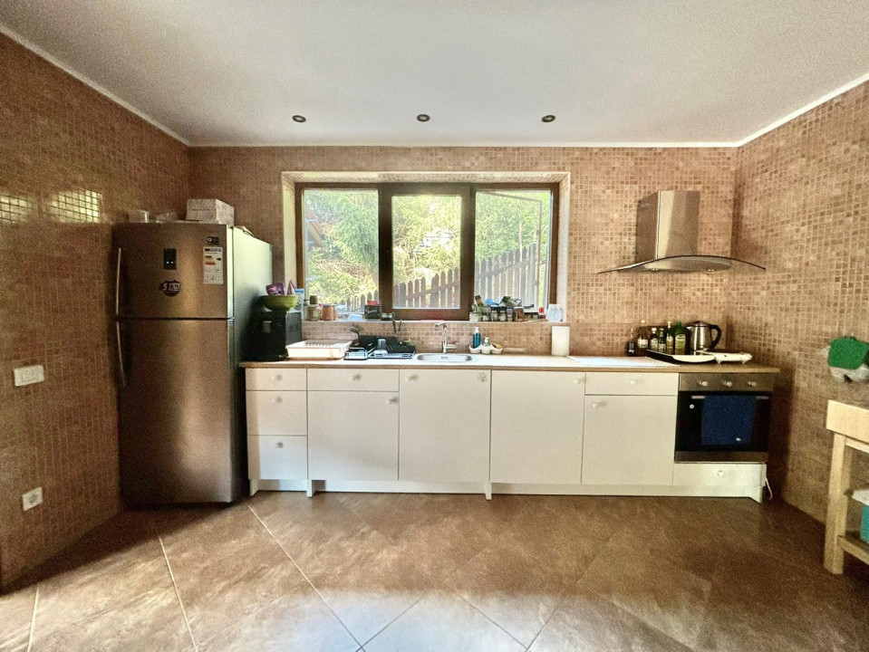 Vilă spațioasă -7 camere-vedere panoramică-Azuga