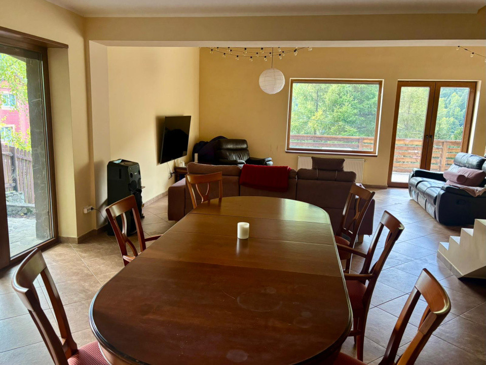 Vilă spațioasă -7 camere-vedere panoramică-Azuga