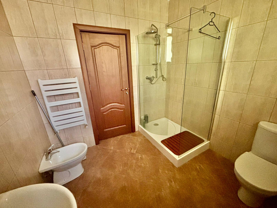 Vilă spațioasă -7 camere-vedere panoramică-Azuga