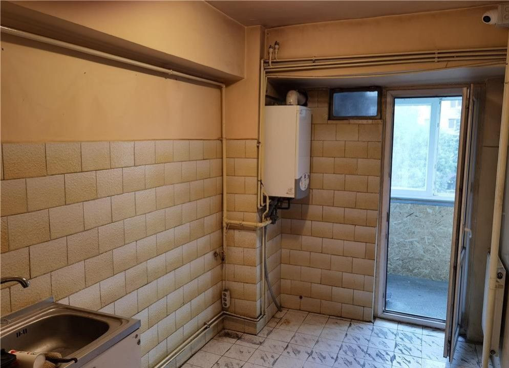 Apartament 3 camere - DECOMANDAT - CENTRALA PROPRIE  - ZONA GORJULUI