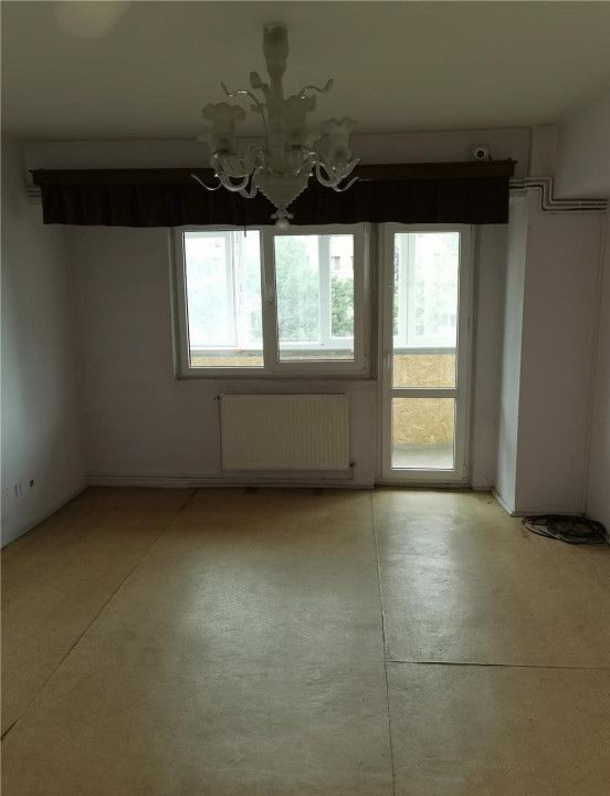 Apartament 3 camere - DECOMANDAT - CENTRALA PROPRIE  - ZONA GORJULUI