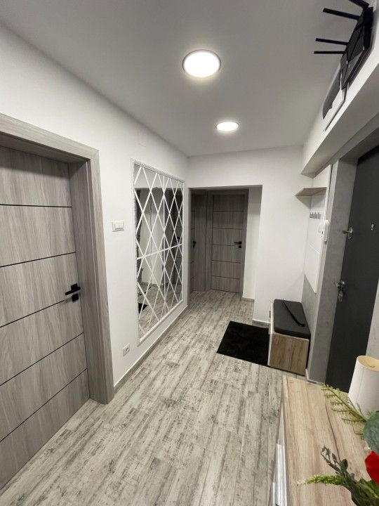 Apartament 2 camere decomandat Bul Burebista etj 4/8 cu loc de parcare