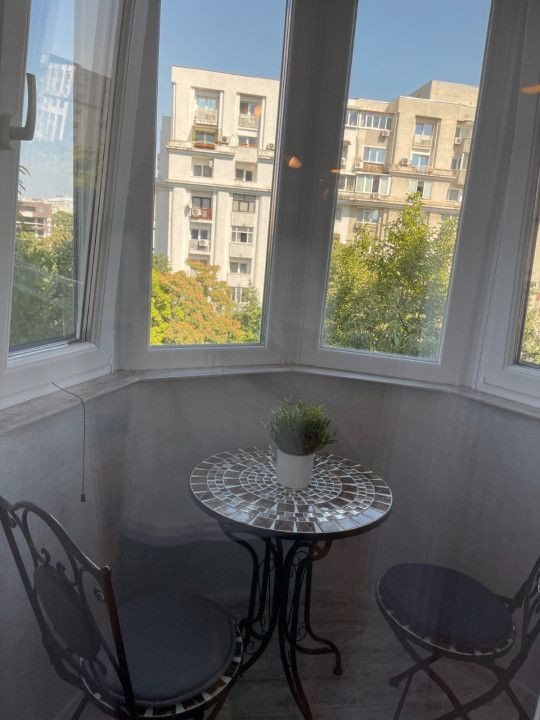 Apartament 2 camere decomandat Bul Burebista etj 4/8 cu loc de parcare