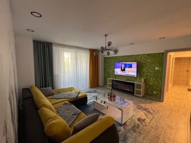 Apartament 2 camere decomandat Bul Burebista etj 4/8 cu loc de parcare