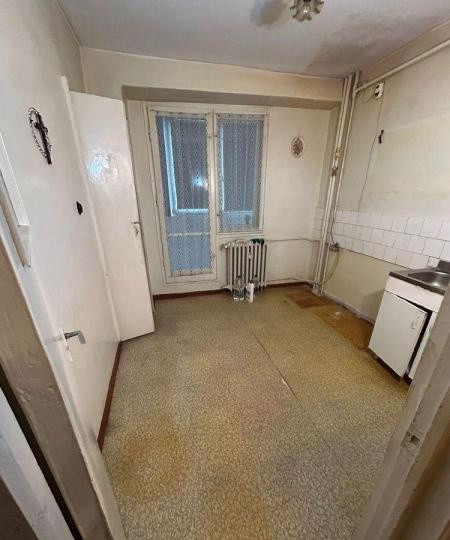 Apartament - 2 camere - decomandat - Titan 