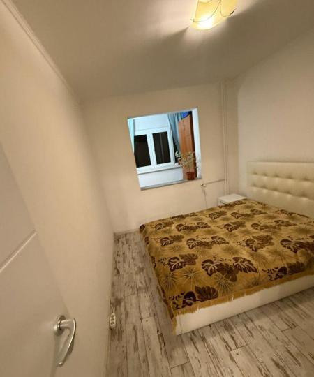 Apartament -4 camere - semidecomandat - Berceni 