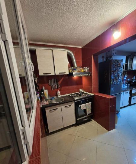 Apartament -4 camere - semidecomandat - Berceni 
