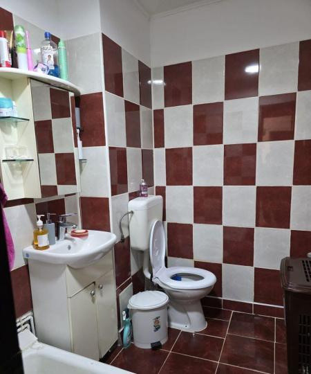 Apartament -4 camere - semidecomandat - Berceni 