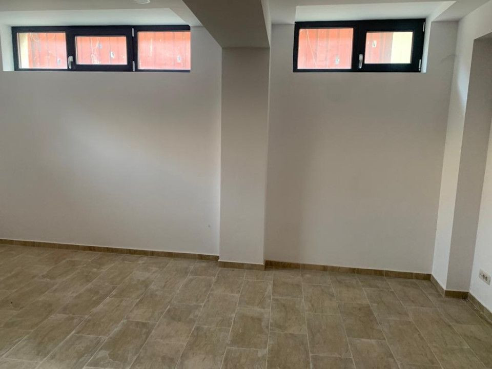 Spatiu Comercial/Birou - Demisol 122 mp zona Petre Ispirescu