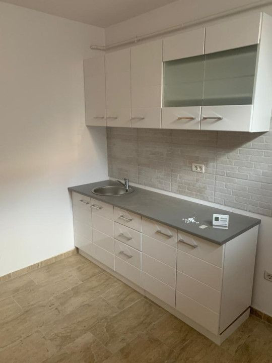 Spatiu Comercial/Birou - Demisol 122 mp zona Petre Ispirescu