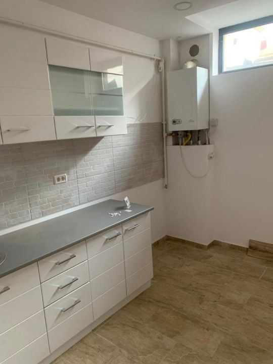 Spatiu Comercial/Birou - Demisol 122 mp zona Petre Ispirescu