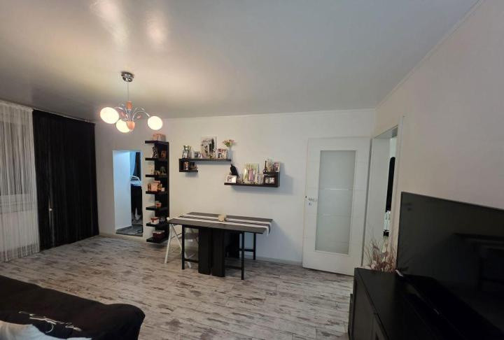 Apartament -4 camere - semidecomandat - Berceni 