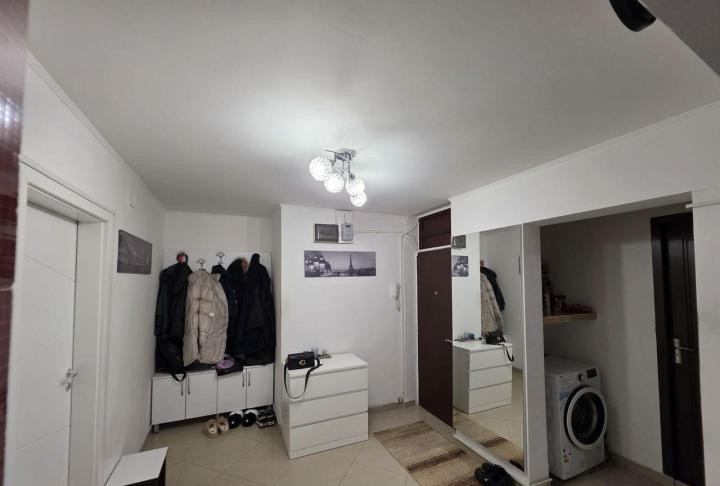 Apartament -4 camere - semidecomandat - Berceni 