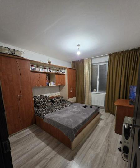 Apartament -4 camere - semidecomandat - Berceni 