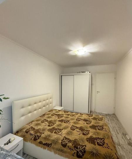 Apartament -4 camere - semidecomandat - Berceni 