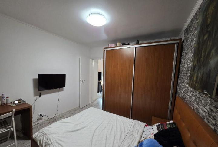 Apartament -4 camere - semidecomandat - Berceni 