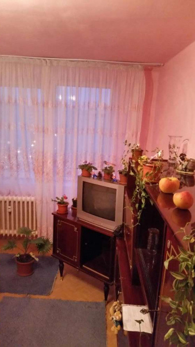 Apartament 3 camere-semidecomandat- zona Rahova