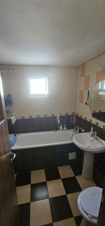 Apartament 3 camere-semidecomandat- zona Rahova