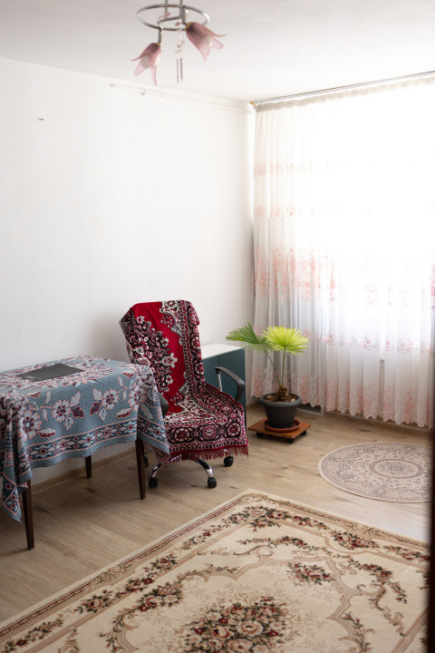 Apartament 3 camere-semidecomandat- zona Rahova