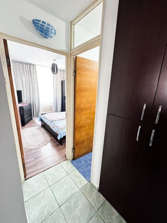 Apartament 3 camere-semidecomandat- zona Rahova