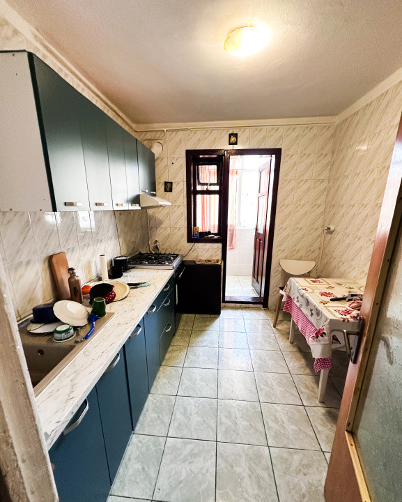 Apartament 3 camere-semidecomandat- zona Rahova