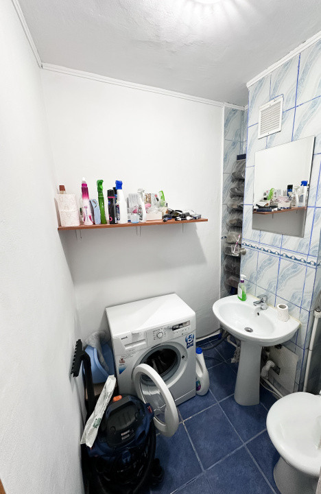 Apartament 3 camere-semidecomandat- zona Rahova