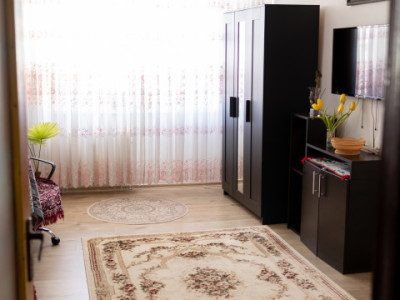 Apartament 3 camere-semidecomandat- zona Rahova