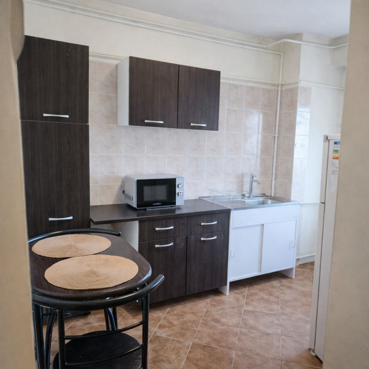Apartament 2 camere spațios – Decebal / Piața Muncii – 64 mp – bloc 1999