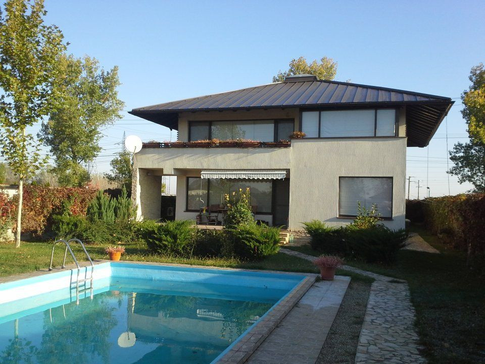 CASA INDIVIDUALA CU PISCINA 185 METRI UTILI- TEREN 850 MP