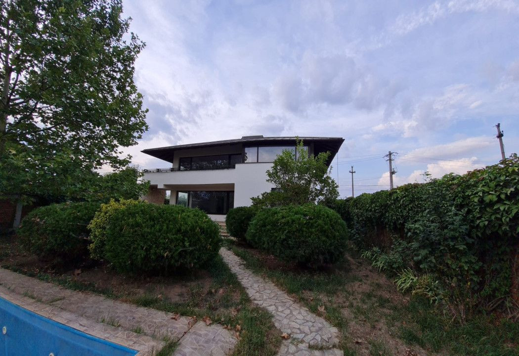 CASA INDIVIDUALA CU PISCINA 185 METRI UTILI- TEREN 850 MP