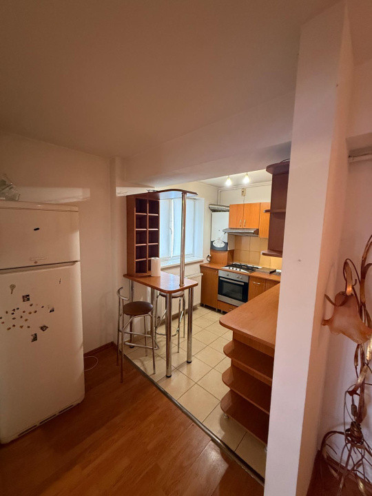 Apartament - 2 camere - decomandat - Vitan 