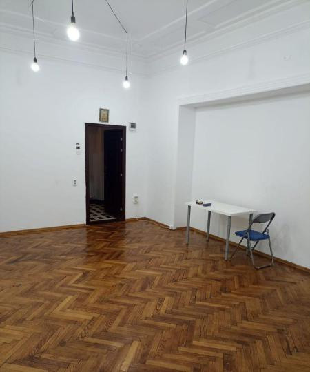 Apartament 4 camere  semidecomandat - Cismigiu