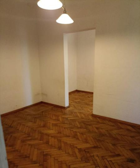 Apartament 4 camere  semidecomandat - Cismigiu