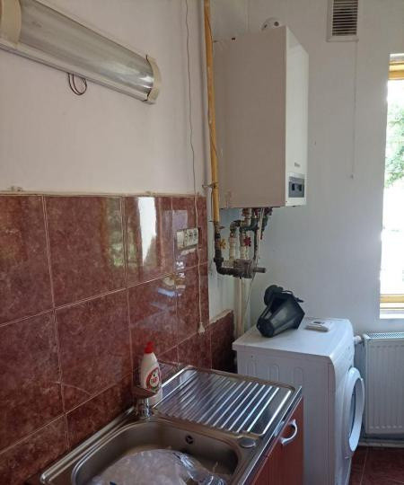 Apartament 4 camere  semidecomandat - Cismigiu